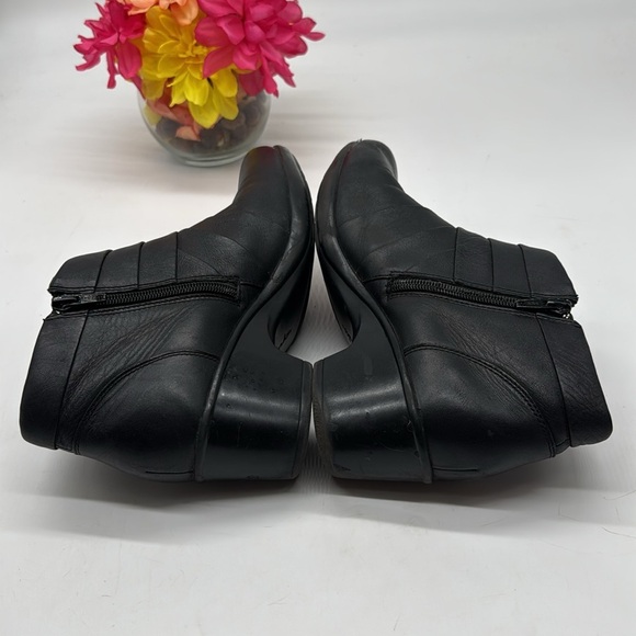 Clarks Black Ankle Boots with Low Heel and Sleek Design Size 9 BAB7735H - Picture 5 of 8